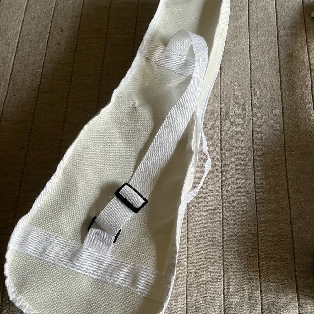Ukulele. - Picture 4 of 7